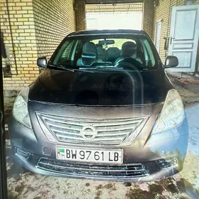 Nissan Versa 2012