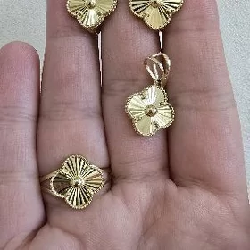 Gyzyl kamplekt