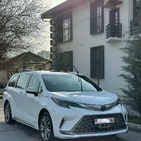 Toyota Sienna 2021