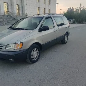 Toyota Sienna 2001