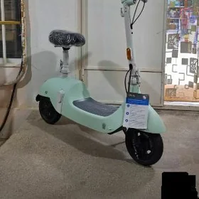 Skuter Elektronniy
