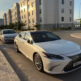 Lexus ES 350 2022