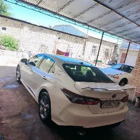 Toyota Camry 2021