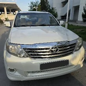 Toyota Fortuner 2013