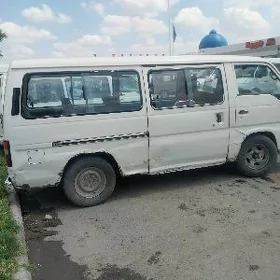 Nissan Urvan 2000