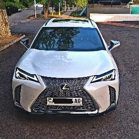 Lexus UX 200 2020