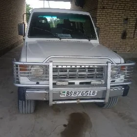 Mitsubishi Pajero 1989