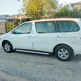 Toyota Sienna 2002