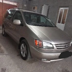 Toyota Sienna 2003