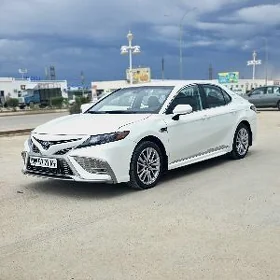 Toyota Camry 2021