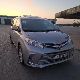 Toyota Sienna 2018
