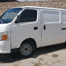 Nissan Urvan 2010