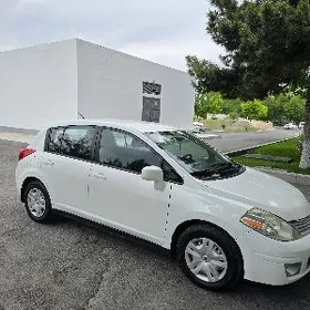 Nissan Versa 2012