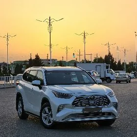 Toyota Highlander 2021