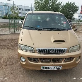 Hyundai H-1 2001