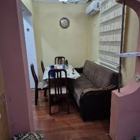 5мкр. 3 комнаты 1 этаж 76м²