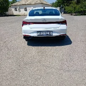 Hyundai Elantra 2022