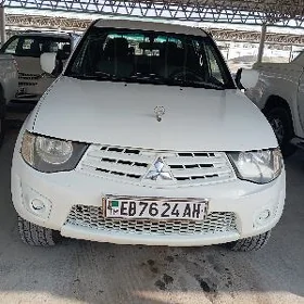 Mitsubishi L200 2012
