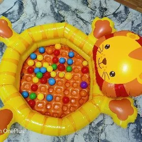 Сухой бассейн с шариками