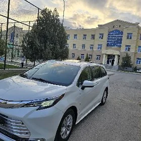 Toyota Sienna 2022