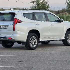 Mitsubishi Pajero 2020