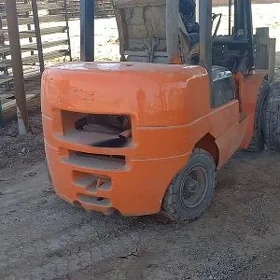 Kara Forklift 2013