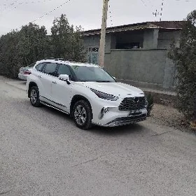 Toyota Highlander 2021