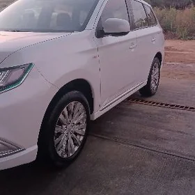 Mitsubishi Outlander PHEV 2022