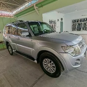 Mitsubishi Pajero 2013