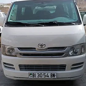 Toyota Hiace 2010