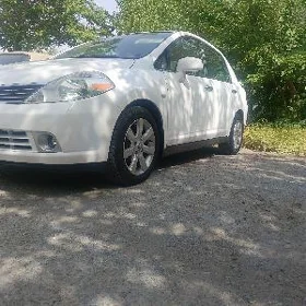 Nissan Tiida 2007
