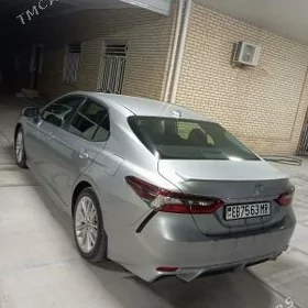 Toyota Camry 2021