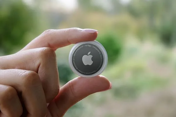 Против Apple подали десятки исков из-за слежки через AirTag