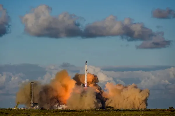 Tehasyň ýaşaýjylary raketalaryň sesi zerarly SpaceX-iň üstünden arz etdiler