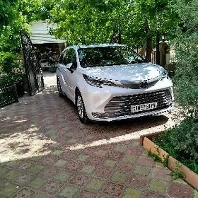 Toyota Sienna 2023