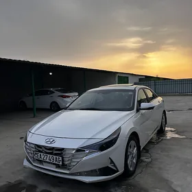 Hyundai Elantra 2022