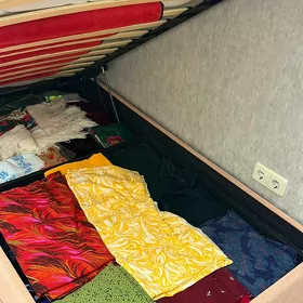 Кровать