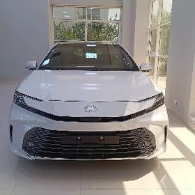 Toyota Camry Hybrid 2026