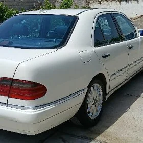 Mercedes-Benz E320 1996