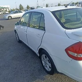 Nissan Tiida 2006