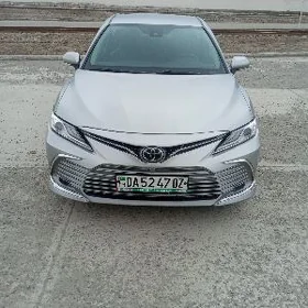 Toyota Camry 2021