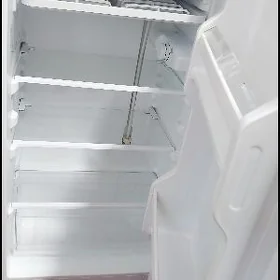 Midea mini holadilnik