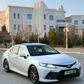 Toyota Camry 2021