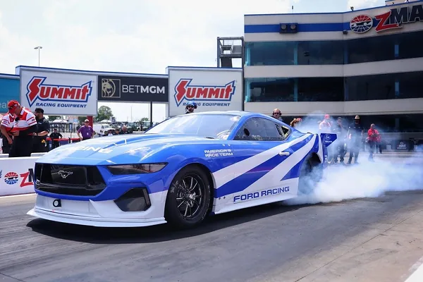Ford Mustang Cobra Jet 2200 elektromobilleriň tizlik rekordyny täzeledi