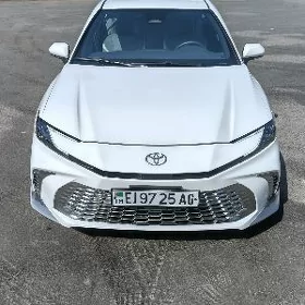 Toyota Camry 2025