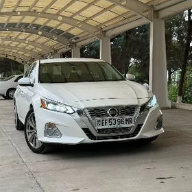 Nissan Altima 2021