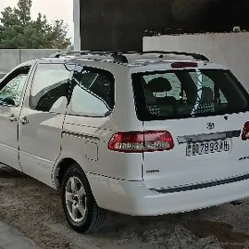 Toyota Sienna 2002