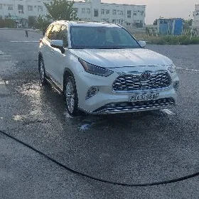 Toyota Highlander 2021