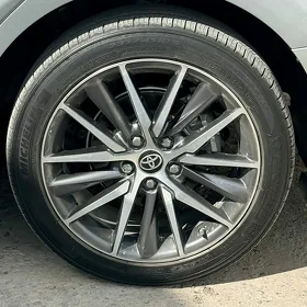 R 18 235/45Michelin