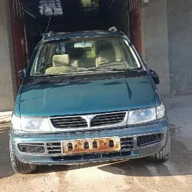 Mitsubishi Chariot 1995